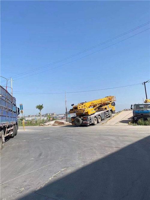 阿拉尔市25吨吊车的租赁价格大概是多少？